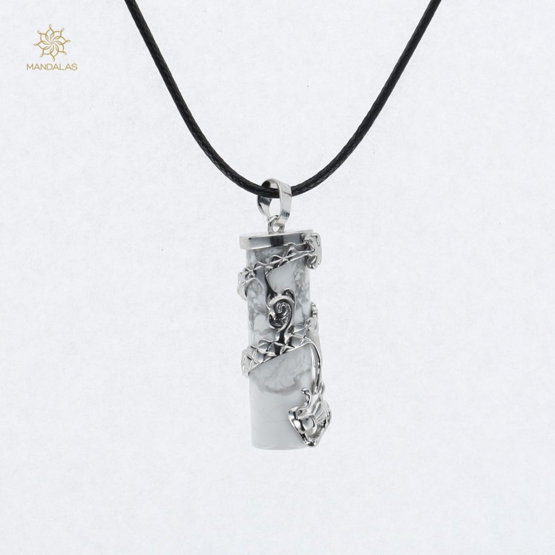 RYU collier avec en pendentif Howlite