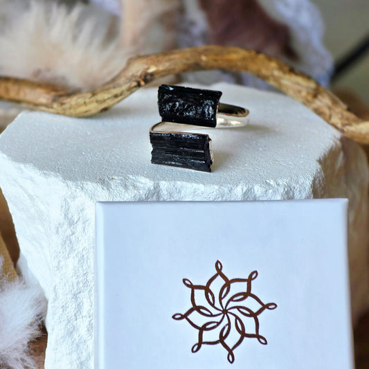 Livia – Bague en Tourmaline Noire (Double Barre)